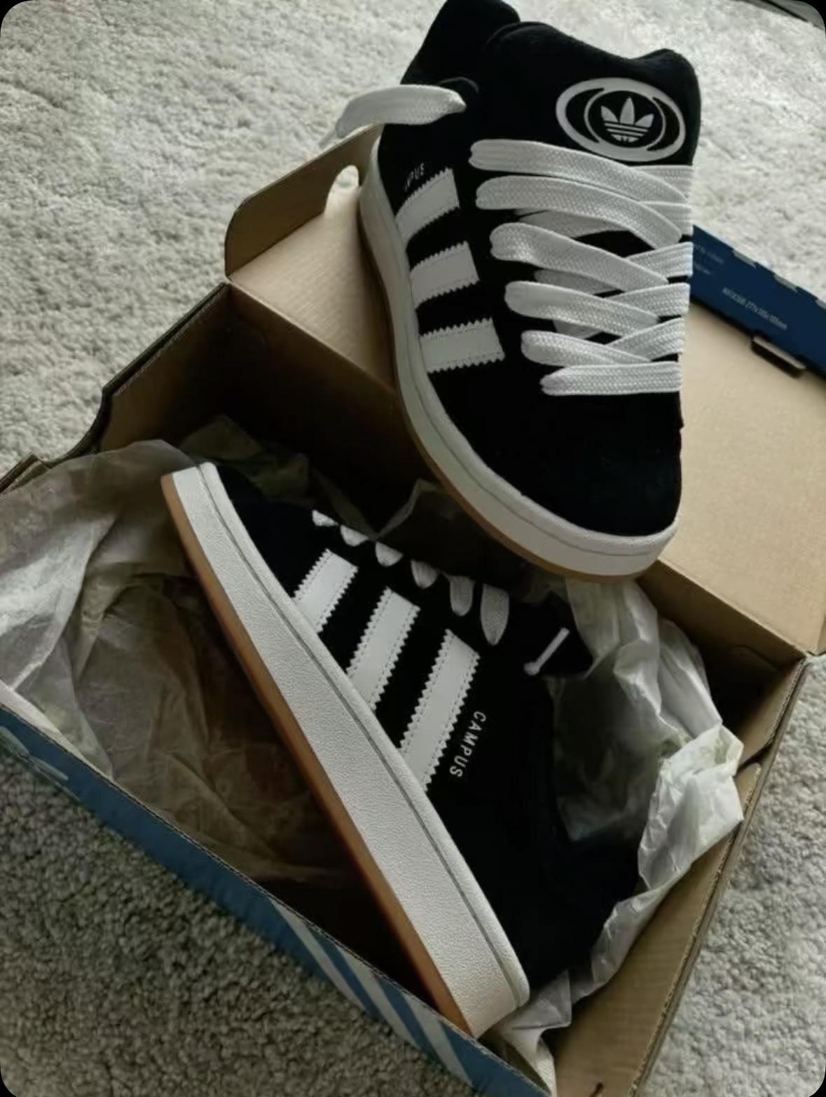 Campus 00s — Black / White